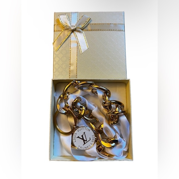 Authentic Louis Vuitton bag charm on unbranded chain - Picture 2 of 10